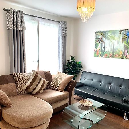 2-Bedrooms Modern Apartment Next To Velodrome, Lounge, Balcony, Parking, Abba London Eksteriør bilde