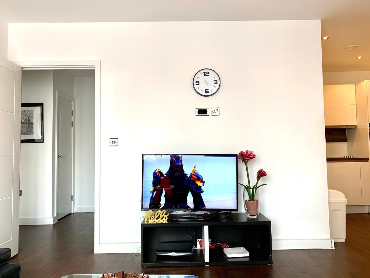 2-Bedrooms Modern Apartment Next To Velodrome, Lounge, Balcony, Parking, Abba London Eksteriør bilde