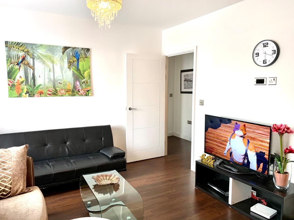 2-Bedrooms Modern Apartment Next To Velodrome, Lounge, Balcony, Parking, Abba London Eksteriør bilde
