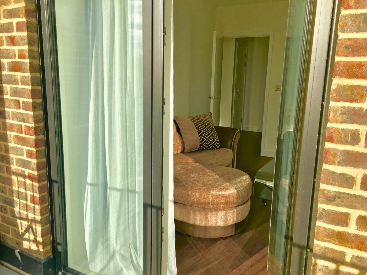 2-Bedrooms Modern Apartment Next To Velodrome, Lounge, Balcony, Parking, Abba London Eksteriør bilde