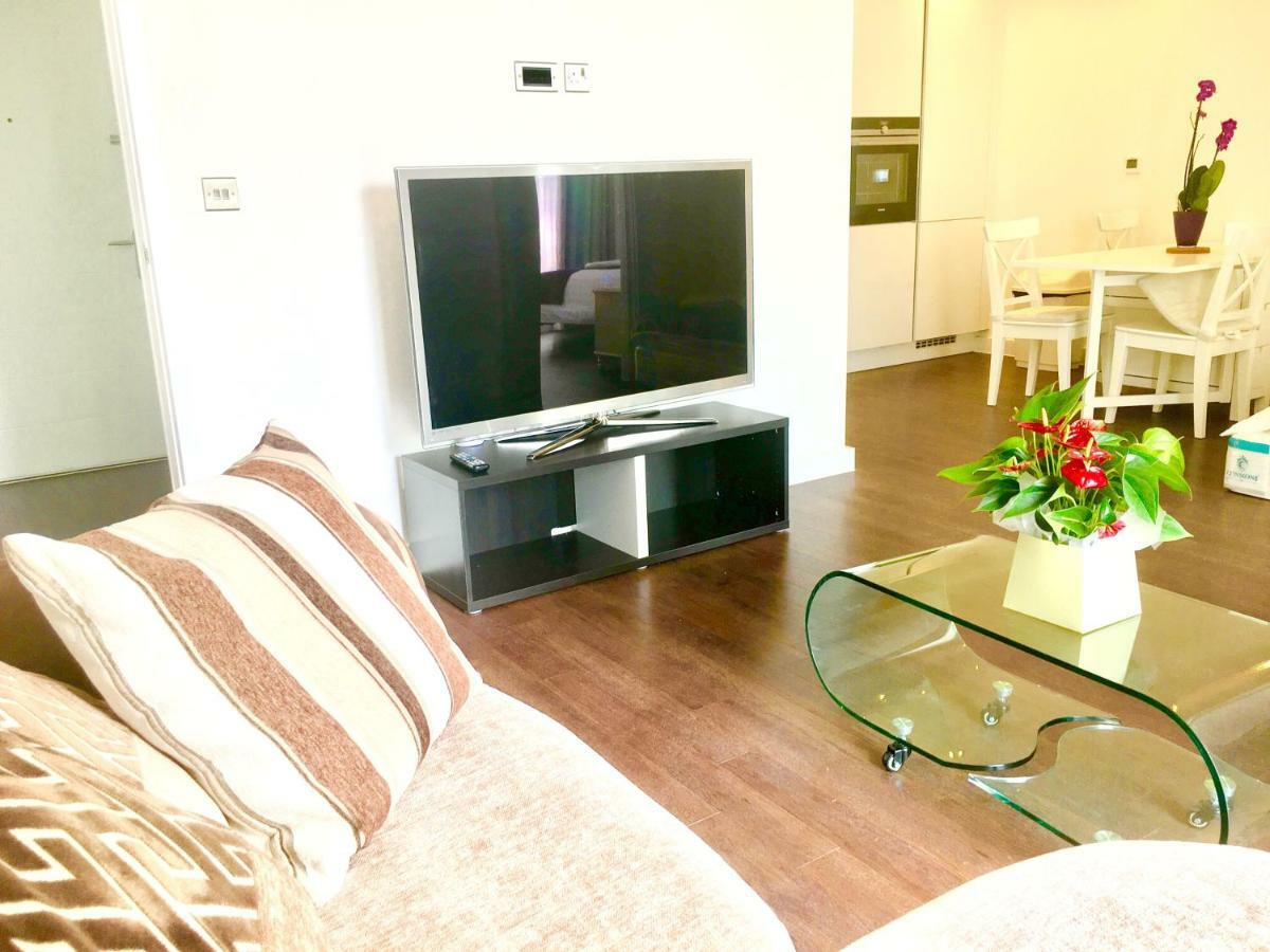 2-Bedrooms Modern Apartment Next To Velodrome, Lounge, Balcony, Parking, Abba London Eksteriør bilde