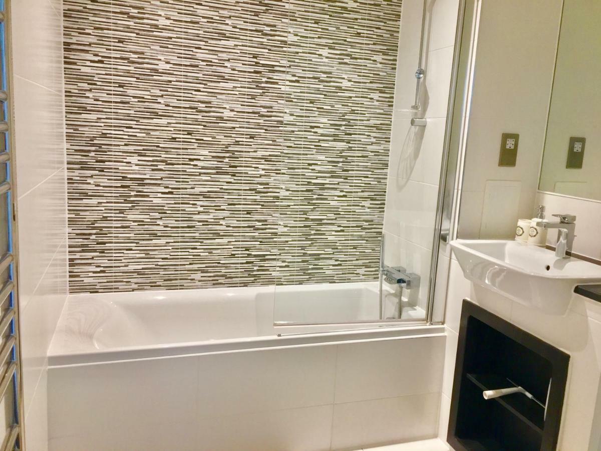 2-Bedrooms Modern Apartment Next To Velodrome, Lounge, Balcony, Parking, Abba London Eksteriør bilde
