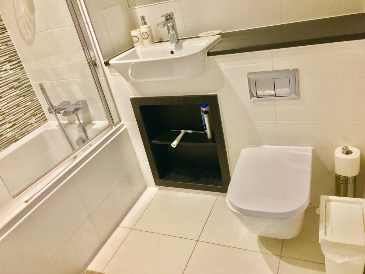 2-Bedrooms Modern Apartment Next To Velodrome, Lounge, Balcony, Parking, Abba London Eksteriør bilde